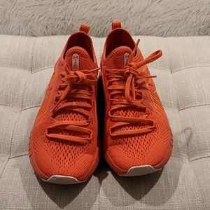 UA hovr sneakers